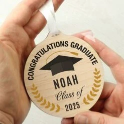 Personalised Graduation Round Wooden Decoration -PERSONALISE STORE p1011f70 3