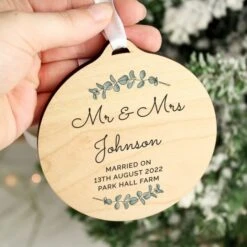 Personalised Botanical Round Wooden Decoration -PERSONALISE STORE p1011g10 2